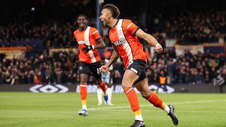 Jacob Brown et Luton tiennent leur premier succès à domicile