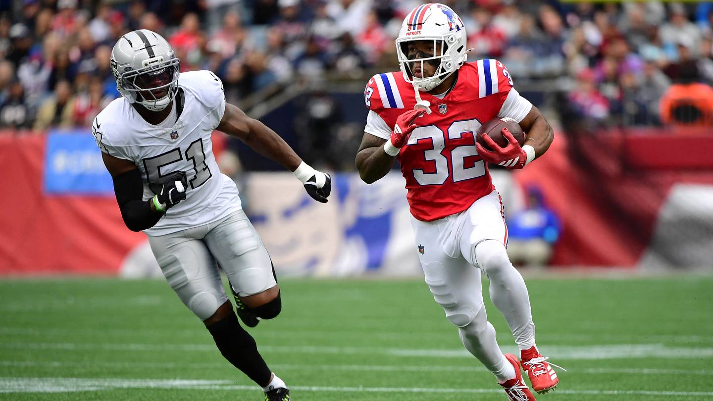 Photo: Sports Illustrated TreVeyon Henderson Out Multiple Weeks With High Ankle Sprain