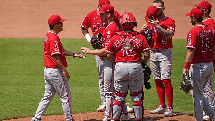 Aug 6, 2026; Baltimore, Maryland, USA; Los Angeles Angels pitcher Mitch Farris (center) is removed by manager Kurt Suzuki (left) during the sixth inning against the Baltimore Orioles at Oriole Park at Camden Yards. Mandatory Credit: Mitch Stringer-Imagn Images Aug 6, 2026; Baltimore, Maryland, USA; Los Angeles Angels pitcher Mitch Farris (center) is removed by manager Kurt Suzuki (left) during the sixth inning against the Baltimore Orioles at Oriole Park at Camden Yards. Mandatory Credit: Mitch Stringer-Imagn Images