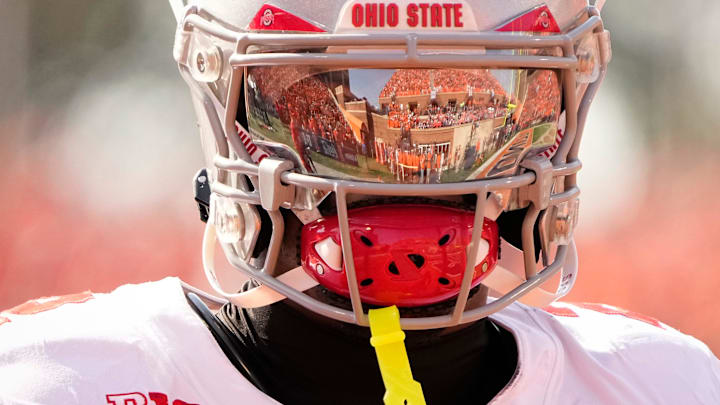 Ohio State Buckeyes defensive back Caleb Downs takes the field for a game against the Illinois Fighting Illini at Gies Memorial Stadium 