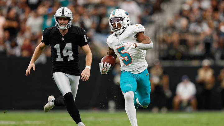 Miami Dolphins running back Jaylen Wright (5) runs with the ball after a kickoff return against the Las Vegas Raiders at Allegiant Stadium. Miami Dolphins running back Jaylen Wright (5) runs with the ball after a kickoff return against the Las Vegas Raiders at Allegiant Stadium.