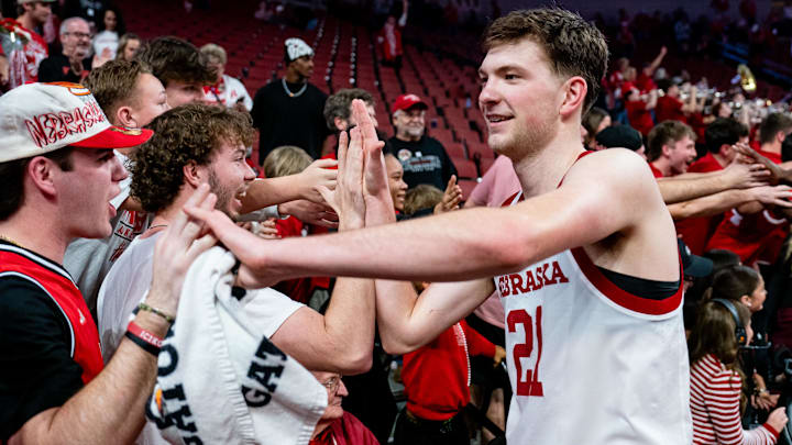 Nebraska Cornhuskers forward Pryce Sandfort (21)