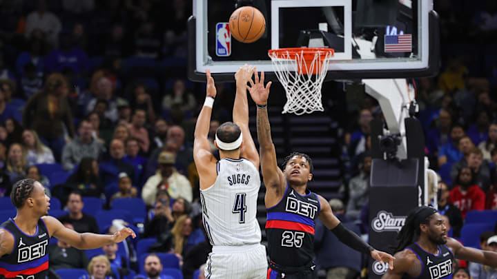 Orlando Magic guard Jalen Suggs (4) shoots the ball against Detroit Pistons guard Marcus Sasser (25) during the second quarter at Kia Center. Orlando Magic guard Jalen Suggs (4) shoots the ball against Detroit Pistons guard Marcus Sasser (25) during the second quarter at Kia Center.