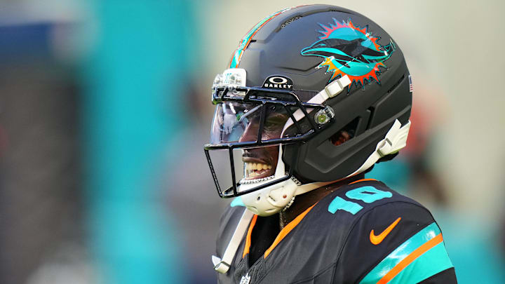 Miami Dolphins wide receiver Tyreek Hill (10)