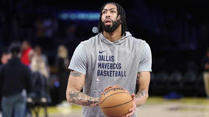 Dallas Mavericks v Los Angeles Lakers