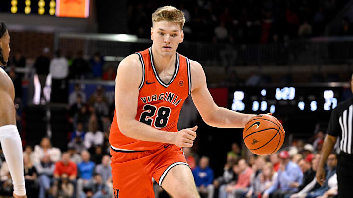 Thijs De Ridder and Virginia are road favorites at Notre Dame.