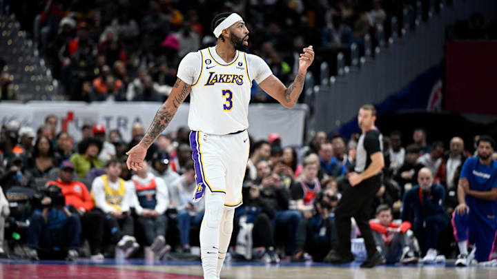 Anthony Davis estará fuera al menos un mes