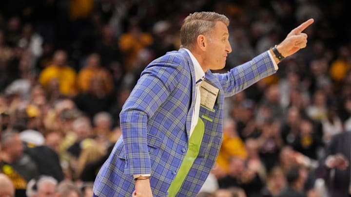 Feb 19, 2025; Columbia, Missouri, USA; Alabama Crimson Tide head coach Nate Oats gestures to players against the Missouri Tigers during the first half at Mizzou Arena. Mandatory Credit: Denny Medley-Imagn Images Feb 19, 2025; Columbia, Missouri, USA; Alabama Crimson Tide head coach Nate Oats gestures to players against the Missouri Tigers during the first half at Mizzou Arena. Mandatory Credit: Denny Medley-Imagn Images