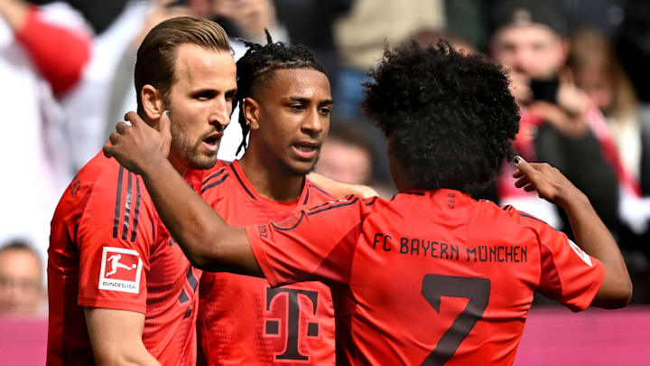 Der FC Bayern München hat sein neues Trikot vorgestellt Der FC Bayern München hat sein neues Trikot vorgestellt