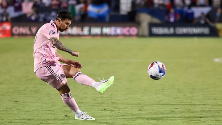 Lionel Messi a marqué sur coup franc contre Dallas.