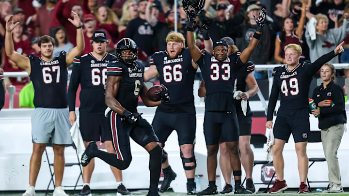Nov 2, 2024; Columbia, South Carolina, USA; South Carolina Gamecocks tight end Joshua Simon (6) runs for a touchdown reception against the Texas A&M Aggies in the second half at Williams-Brice Stadium. Mandatory Credit: Jeff Blake-Imagn Images Nov 2, 2024; Columbia, South Carolina, USA; South Carolina Gamecocks tight end Joshua Simon (6) runs for a touchdown reception against the Texas A&M Aggies in the second half at Williams-Brice Stadium. Mandatory Credit: Jeff Blake-Imagn Images
