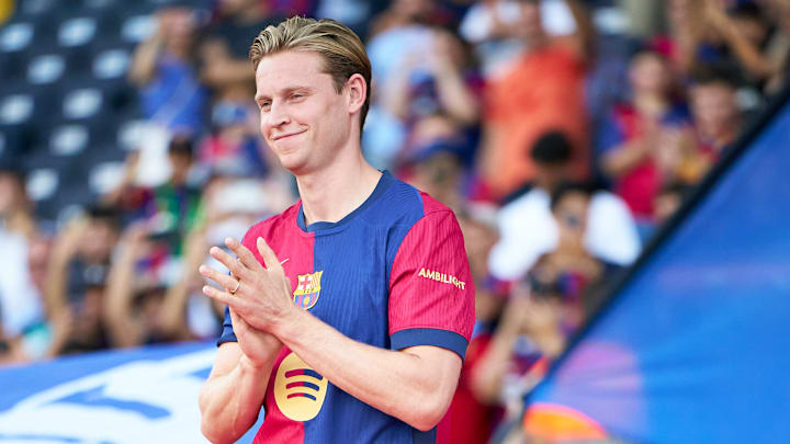 Les fans du FC Barcelone espèrent revoir très vite Frenkie de Jong.