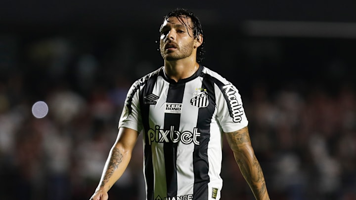 Ricardo Goulart recebeu a 10 do Santos, mas não correspondeu e rescindiu contrato; desde então estava sem clube e acertou com o Bahia