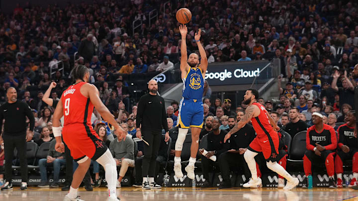 Golden State Warriors guard Stephen Curry (30) shoots over Houston Rockets guard Fred VanVleet (5) in the first quarter at the Chase Center. Mandatory Credit: Cary Edmondson-Imagn Images Golden State Warriors guard Stephen Curry (30) shoots over Houston Rockets guard Fred VanVleet (5) in the first quarter at the Chase Center. Mandatory Credit: Cary Edmondson-Imagn Images