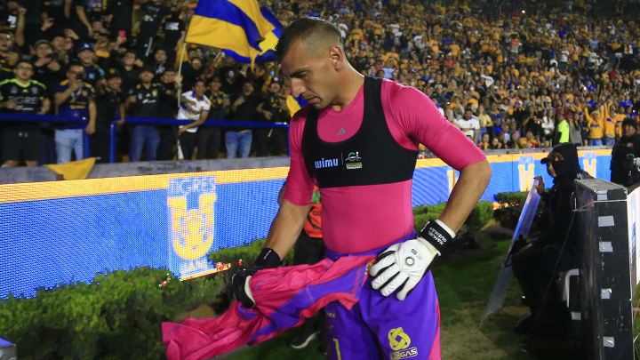 Nahuel Guzmán sufrió una lesión que lo mantendrá alejado de Tigres durante varias semanas