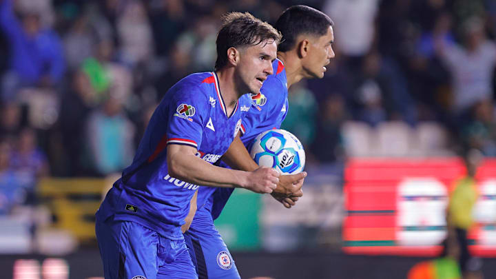Primer partido con Cruz Azul, primer gol conseguido por el argentino Agustín Palavecino