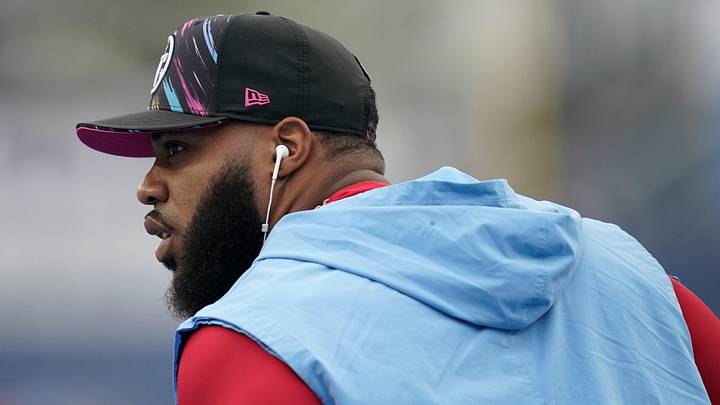 Tennessee Titans defensive tackle Jeffery Simmons (98) warms up before the game against the Houston Texans at Nissan Stadium in Nashville, Tenn., Sunday, Oct. 11, 2026. Tennessee Titans defensive tackle Jeffery Simmons (98) warms up before the game against the Houston Texans at Nissan Stadium in Nashville, Tenn., Sunday, Oct. 11, 2026.