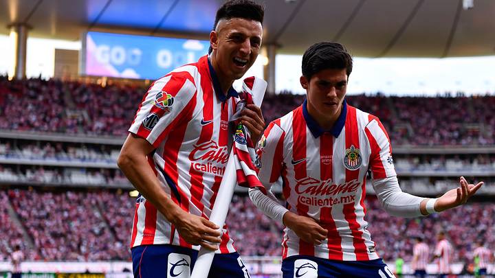 Roberto “Piojo” Alvarado marcó en el tiempo de compensación Roberto “Piojo” Alvarado marcó en el tiempo de compensación