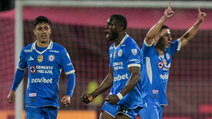 Omar Campos, Christian Ebere y Erik Lira festejan el empate Omar Campos, Christian Ebere y Erik Lira festejan el empate