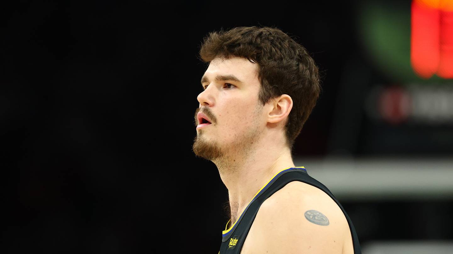 يتخذ المحاربون قرارًا بشأن ورقة عرض عقد Quinten Post مع Grizzlies