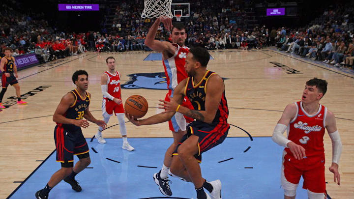 Dec 19, 2024; Memphis, Tennessee, USA; Golden State Warriors forward Kyle Anderson (1) passes the ball as Memphis Grizzlies guard John Konchar (46) defends during the second half at FedExForum. Mandatory Credit: Petre Thomas-Imagn Images Dec 19, 2024; Memphis, Tennessee, USA; Golden State Warriors forward Kyle Anderson (1) passes the ball as Memphis Grizzlies guard John Konchar (46) defends during the second half at FedExForum. Mandatory Credit: Petre Thomas-Imagn Images