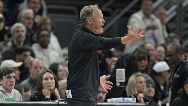 Feb 20, 2025; Austin, Texas, USA; Phoenix Suns head coach Mike Budenholzer yells out to players during the first half the San Antonio Spurs at Moody Center. Mandatory Credit: Scott Wachter-Imagn Images