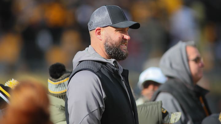 Former Pittsburgh Steelers quarterback Ben Roethlisberger watches the Steelers warm up from the sidelines prior to the start of the game against the New Orleans Saints at Acrisure Stadium in Pittsburgh, PA on November 13, 2022.

Pittsburgh Steelers Vs New Orleans Saints Week 10
