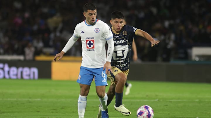 Erik Lira #6 of Cruz Azul  and Piero Quispe #27 of Pumas...