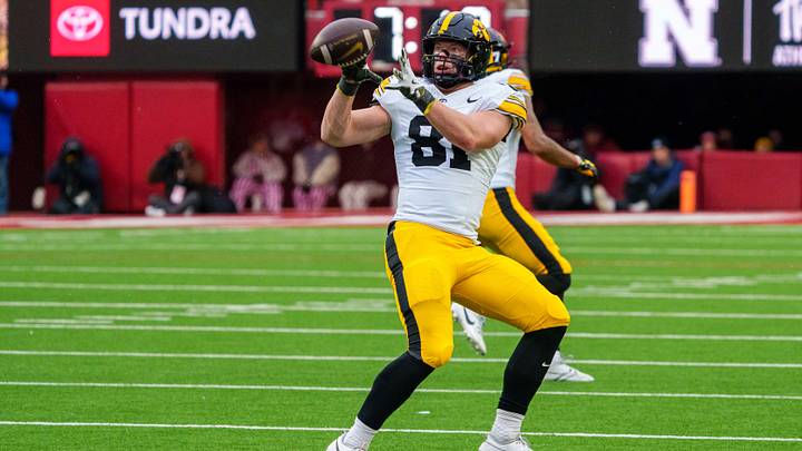 Nov 28, 2025; Lincoln, Nebraska, USA; Iowa Hawkeyes tight end DJ Vonnahme (81) catches a pass against the Nebraska Cornhuskers during the third quarter at Memorial Stadium. Mandatory Credit: Dylan Widger-Imagn Images