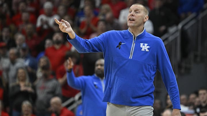 Nov 11, 2025; Louisville, Kentucky, USA; Kentucky Wildcats head coach Mark Pope calls out instructions during the first half against the Louisville Cardinals at KFC Yum! Center. Mandatory Credit: Jamie Rhodes-Imagn Images Nov 11, 2025; Louisville, Kentucky, USA; Kentucky Wildcats head coach Mark Pope calls out instructions during the first half against the Louisville Cardinals at KFC Yum! Center. Mandatory Credit: Jamie Rhodes-Imagn Images