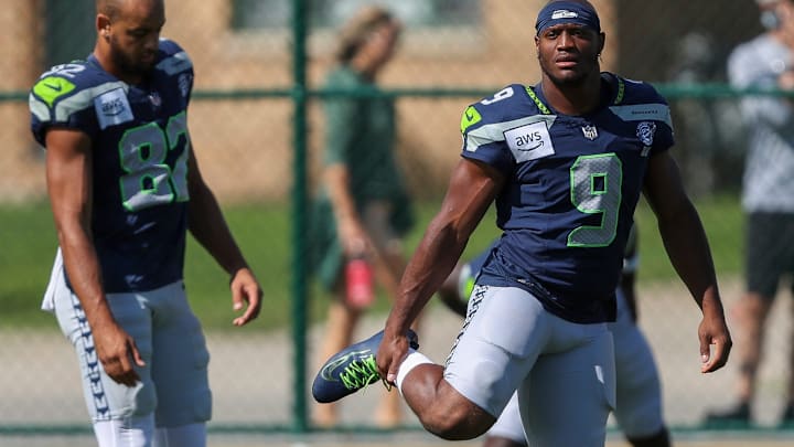 Seattle Seahawks running back Kenneth Walker III (9) stretches during a joint practice with the Green Bay Packers on Thursday, August 21, 2025, at Clarke Hinkle Field in Ashwaubenon, Wis. Seattle Seahawks running back Kenneth Walker III (9) stretches during a joint practice with the Green Bay Packers on Thursday, August 21, 2025, at Clarke Hinkle Field in Ashwaubenon, Wis.