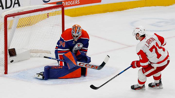 Jan 30, 2025; Edmonton, Alberta, CAN; Detroit Red Wings forward Dylan Larkin (71) scores the winning goal during the shoot-out against Edmonton Oilers goaltender Stuart Skinner (74) at Rogers Place. Mandatory Credit: Perry Nelson-Imagn Images Jan 30, 2025; Edmonton, Alberta, CAN; Detroit Red Wings forward Dylan Larkin (71) scores the winning goal during the shoot-out against Edmonton Oilers goaltender Stuart Skinner (74) at Rogers Place. Mandatory Credit: Perry Nelson-Imagn Images