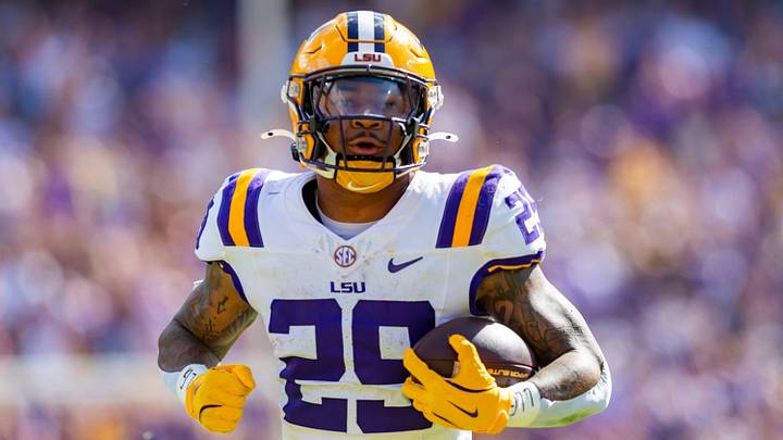 Caden Durham breaks a tackle and scores a touchdown as the LSU Tigers take on the Arkansas Razorbacks.