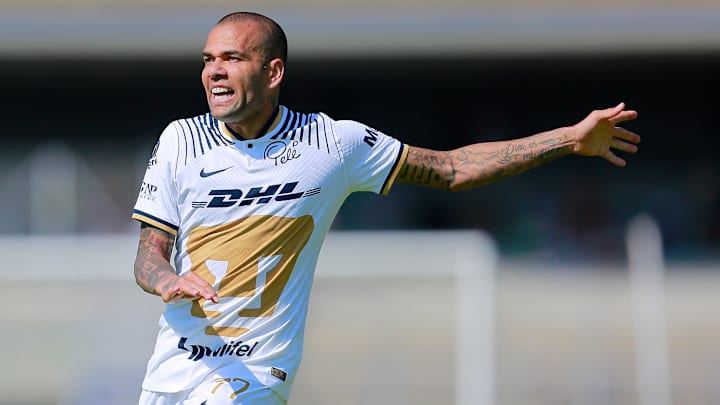 Dani Alves juega actualmente en los Pumas de la Liga MX
