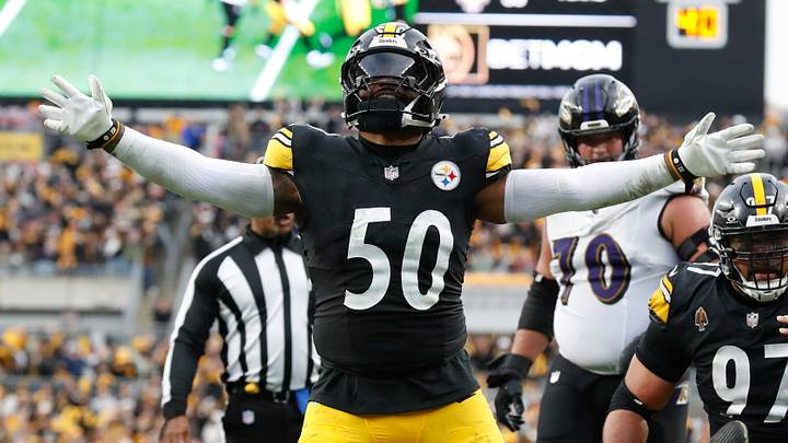 Nov 17, 2024; Pittsburgh, Pennsylvania, USA; Pittsburgh Steelers linebacker Elandon Roberts (50) reacts after stopping the Baltimore Ravens on a two point conversion attempt during the fourth quarter at Acrisure Stadium. Mandatory Credit: Charles LeClaire-Imagn Images Nov 17, 2024; Pittsburgh, Pennsylvania, USA; Pittsburgh Steelers linebacker Elandon Roberts (50) reacts after stopping the Baltimore Ravens on a two point conversion attempt during the fourth quarter at Acrisure Stadium. Mandatory Credit: Charles LeClaire-Imagn Images