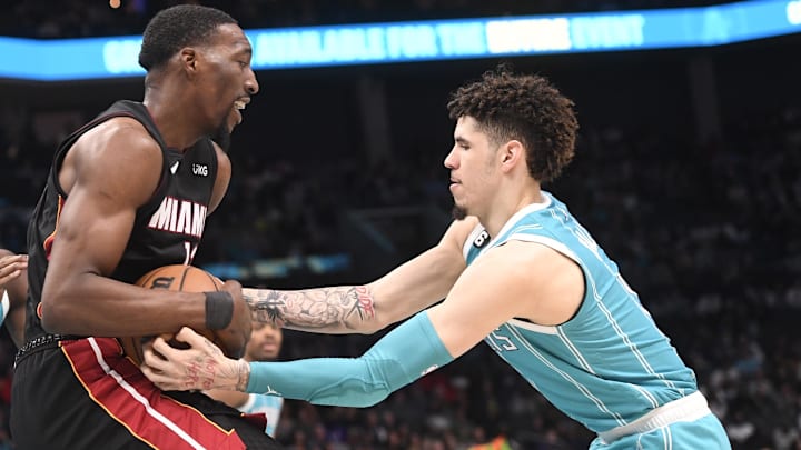Bam Adebayo y LaMelo Ball protagonizaron una jugada que ha dado de qué hablar en el Play-In de la NBA