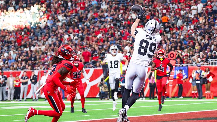 Dec 21, 2025; Houston, Texas, USA; Las Vegas Raiders tight end Brock Bowers (89) catches a touchdown pass against the Houston Texans during the second quarter at NRG Stadium. Mandatory Credit: Troy Taormina-Imagn Images Dec 21, 2025; Houston, Texas, USA; Las Vegas Raiders tight end Brock Bowers (89) catches a touchdown pass against the Houston Texans during the second quarter at NRG Stadium. Mandatory Credit: Troy Taormina-Imagn Images