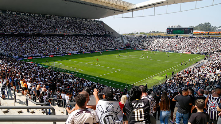 Corinthians tenta ampliar capacidade de seu estádio