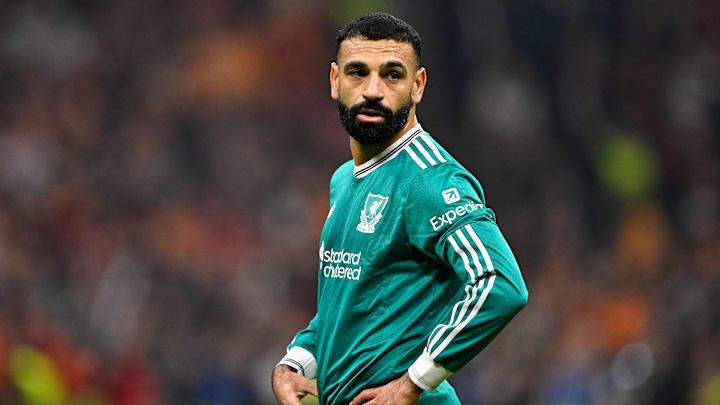 Liverpool est leader de Premier League, malgré les critiques sur le fond de jeu d'Arne Slot.