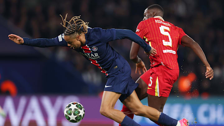 L'action très litigieuse qui aurait pu valoir un carton rouge pour le défenseur français des Reds.