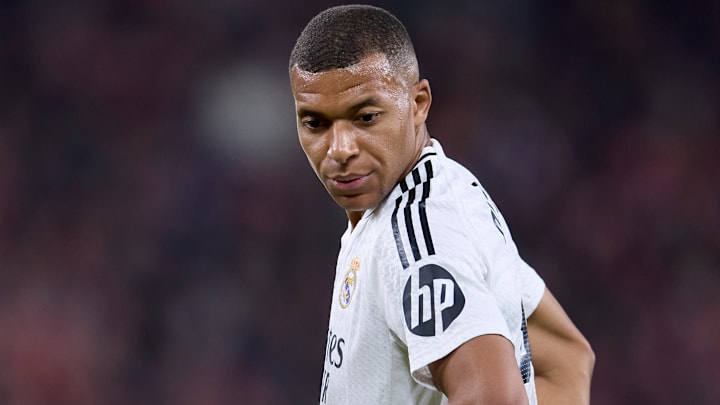 Kylian Mbappé est encore passé à côté de sa prestation. Kylian Mbappé est encore passé à côté de sa prestation.