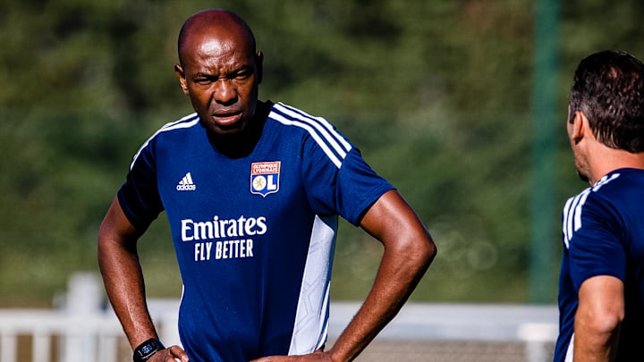 Cláudio Caçapa foi anunciado como técnico interino do Botafogo