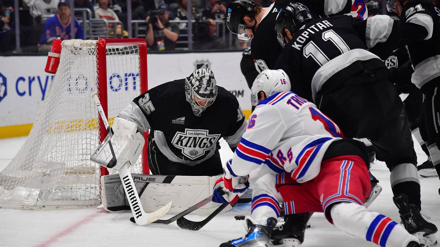 Why a Vincent Trocheck trade comes down to risk vs. reward for the Kings