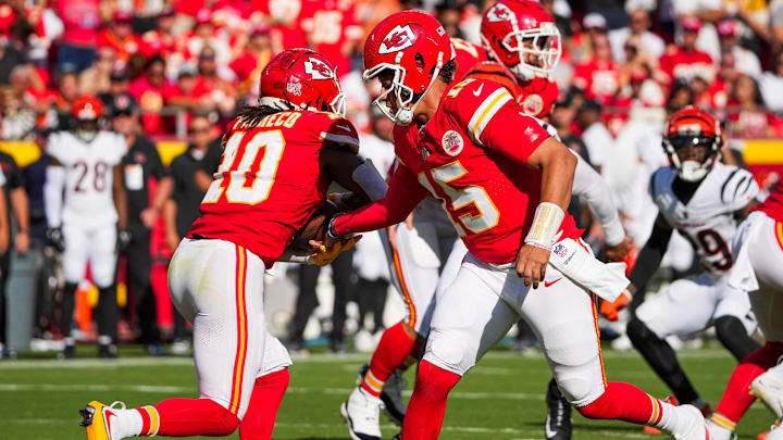 Sep 15, 2024; Kansas City, Missouri, USA; Kansas City Chiefs quarterback Patrick Mahomes (15) hands off to running back Isiah Pacheco (10) against the Cincinnati Bengals during the first half at GEHA Field at Arrowhead Stadium. Mandatory Credit: Denny Medley-Imagn Images