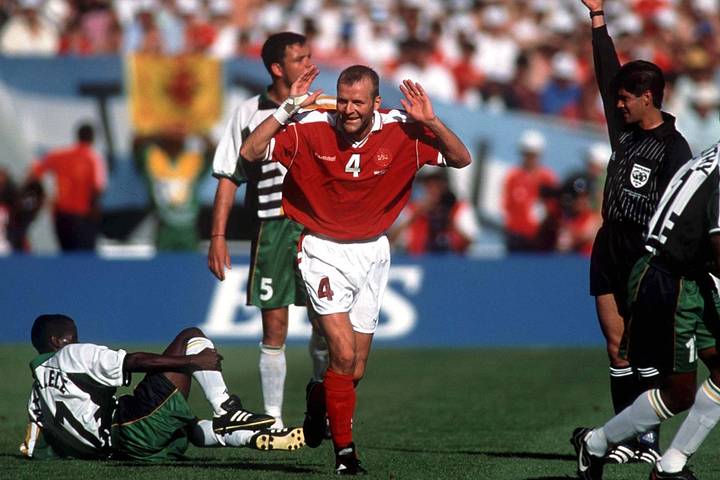 1998 World Cup match between Denmark and South Africa. 1998年世界杯丹麦对阵南非的比赛。