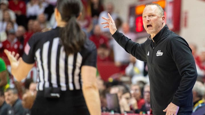Indiana Head Coach Darian DeVries talks with a referee during the Indiana versus Oregon men's basketball game at Simon Skjodt Assembly Hall on Monday, Feb. 9, 2026.