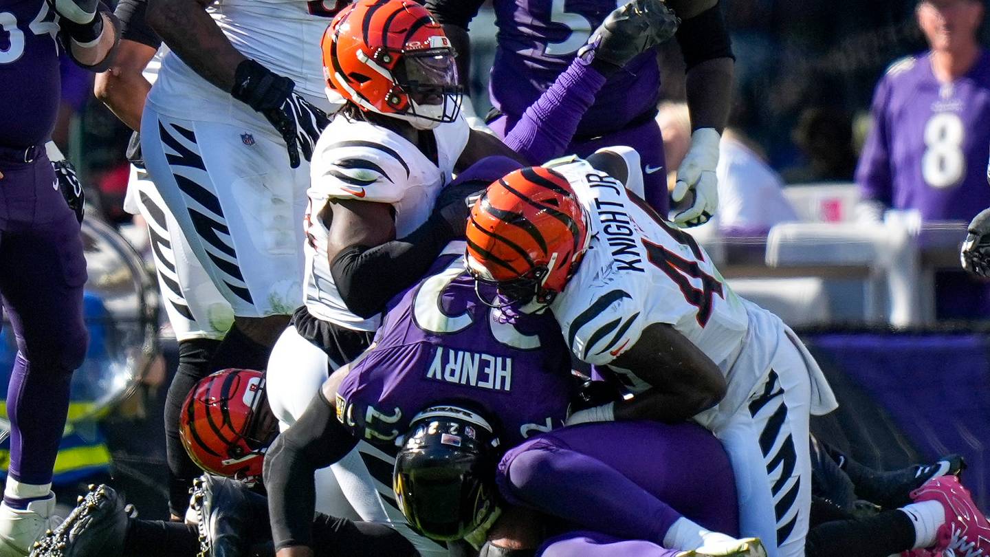 It's Time To Start Worrying About Derrick Henry. History Says Ravens Better Limit His Workload