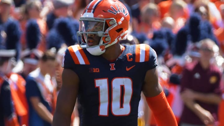Sep 14, 2024; Champaign, Illinois, USA;  Illinois Fighting Illini defensive back Miles Scott (10) during the first half at Memorial Stadium. Mandatory Credit: Ron Johnson-Imagn Images