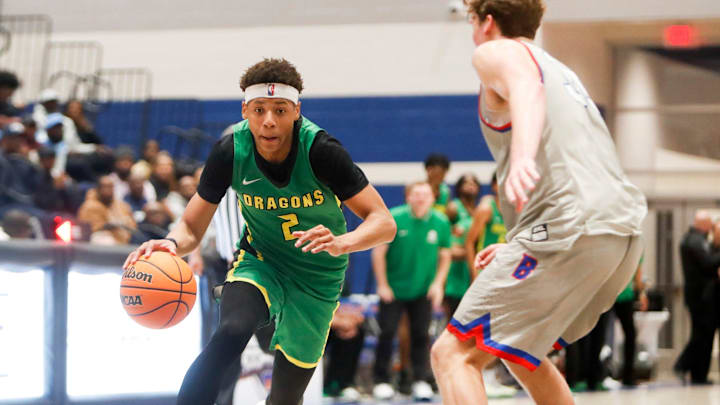 AZ Compass    Jeremiah Fears (2) drives to the basket during the game between Bartlett High School