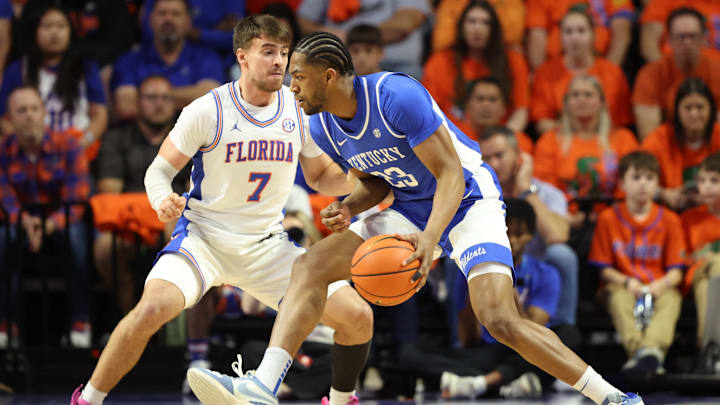 Florida is a road favorite against Kentucky on Saturday afternoon.